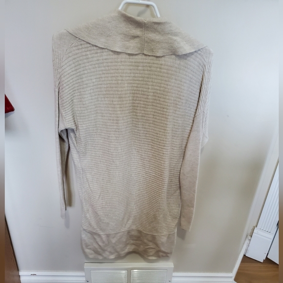 Long, lite weight cardigan - Picture 3 of 3